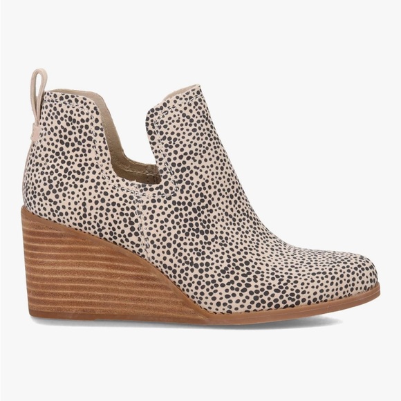 NWT and Box Toms Kallie Wedge Bootie - Picture 2 of 12